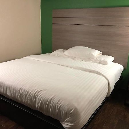 Travelers Inn And Suites Wharton Ngoại thất bức ảnh