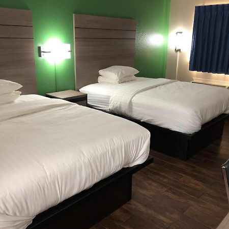 Travelers Inn And Suites Wharton Ngoại thất bức ảnh