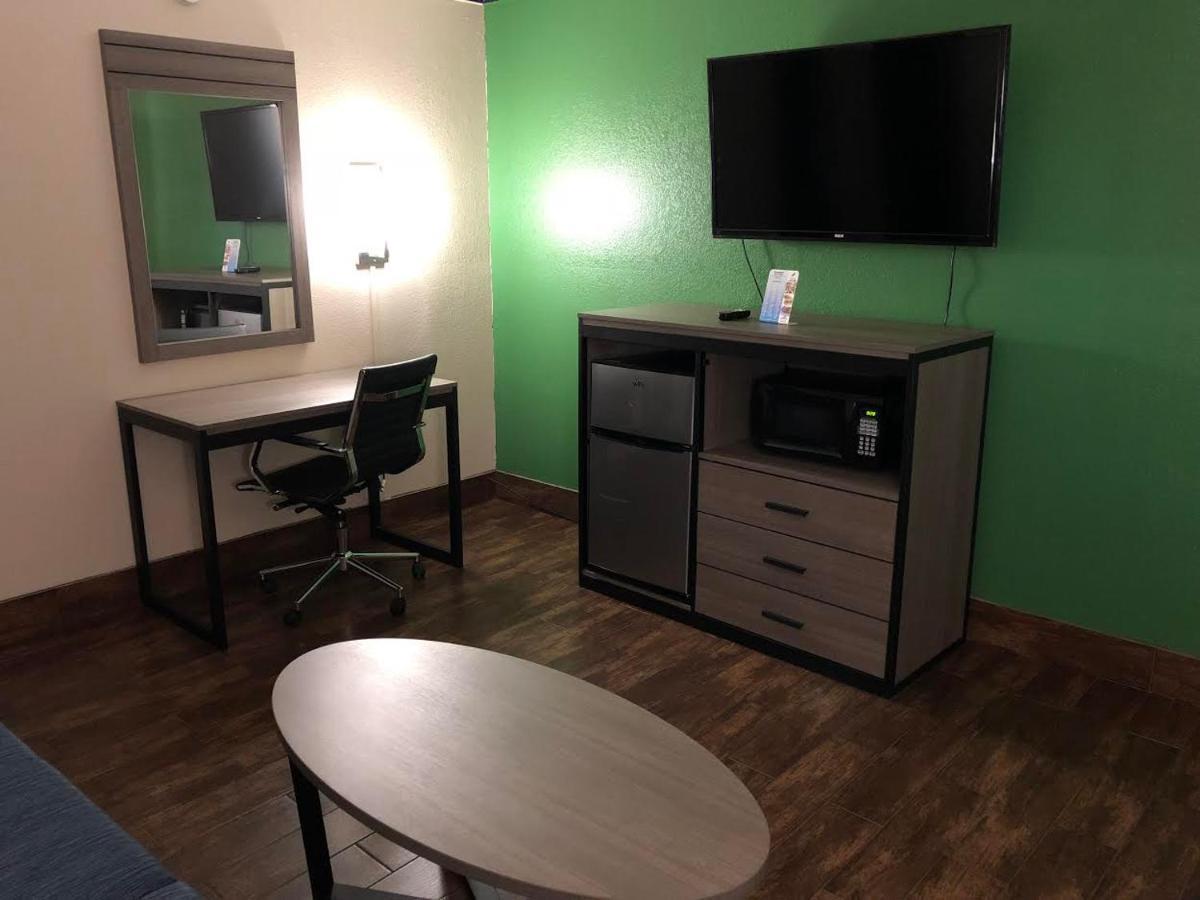 Travelers Inn And Suites Wharton Ngoại thất bức ảnh
