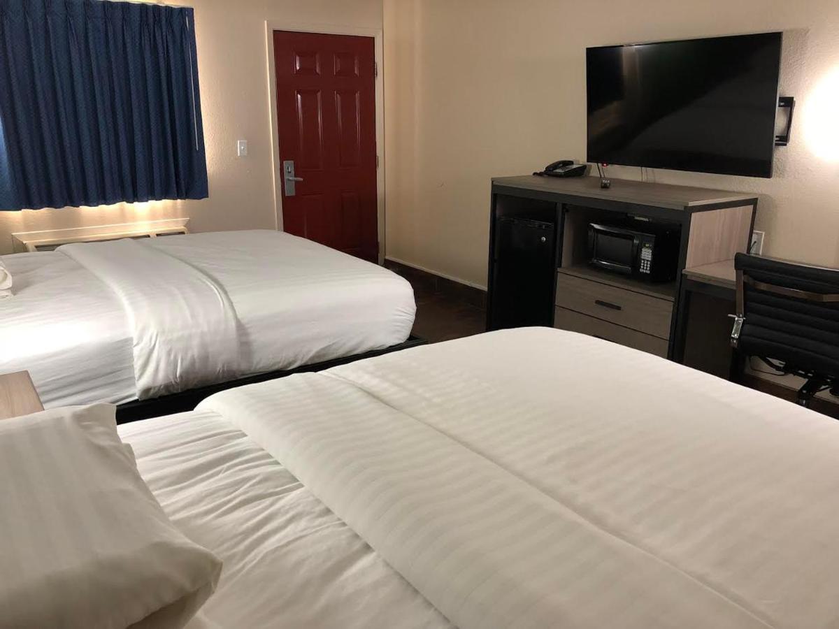 Travelers Inn And Suites Wharton Ngoại thất bức ảnh