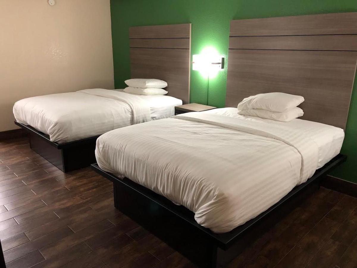 Travelers Inn And Suites Wharton Ngoại thất bức ảnh