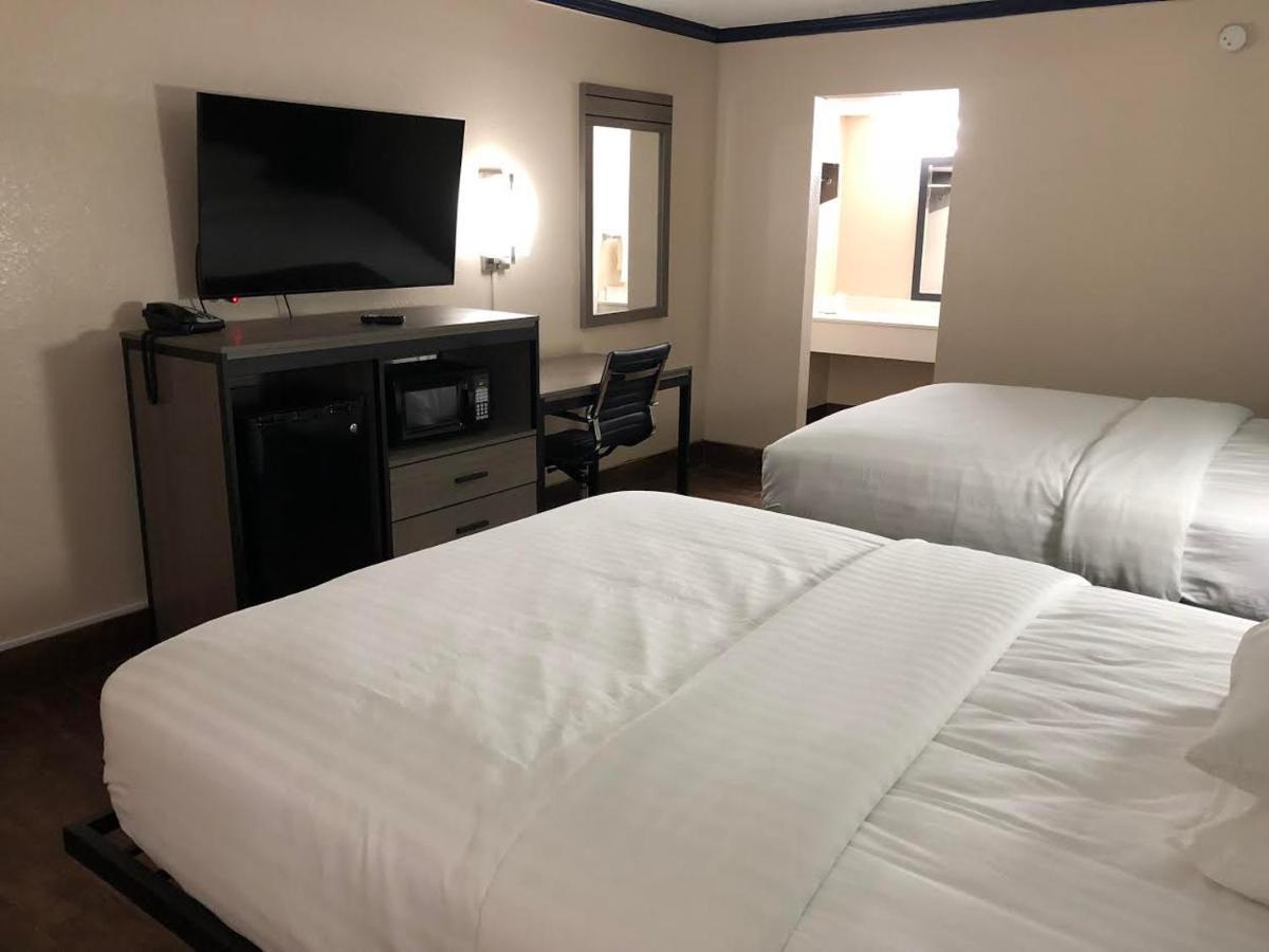 Travelers Inn And Suites Wharton Ngoại thất bức ảnh